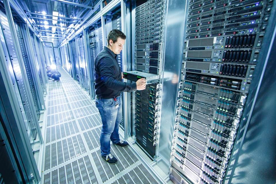 6260fb8ca24bc.jpg 恒訊科技的南非服務器機房位于:開普敦數據中心.jpg